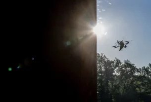 Український дрон з видом від першої особи (FPV) пролітає поблизу російського кордону в Харківській області, Україна, 14 червня 2024 року