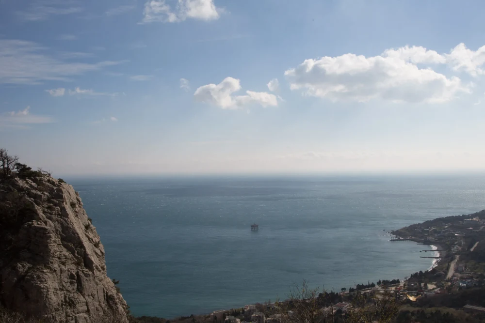 На фотографії зображено узбережжя Криму 20 березня 2014 року