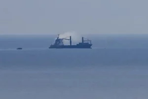 уражений російський корабель у Азовському морі