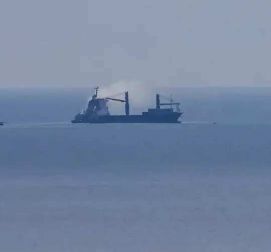 уражений російський корабель у Азовському морі