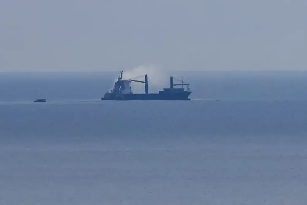 уражений російський корабель у Азовському морі