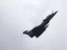 Винищувач Dassault Rafale C злітає під час військових навчань в аеропорту Монтуар-де-Бретань поблизу Сен-Назера в рамках «ORION 26» — спільних і об’єднаних навчань з ведення бойових дій високої інтенсивності, Франція