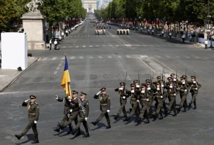 Парад у Франції де на Єлісейських полях пройшли українські військові