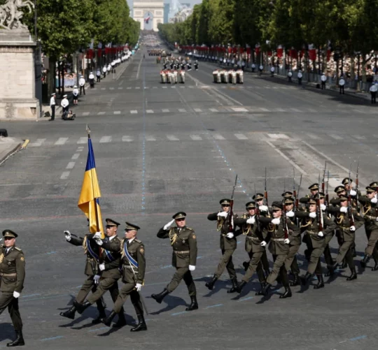 Парад у Франції де на Єлісейських полях пройшли українські військові