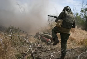 Російські військовослужбовці діють в окупованому Донецьку