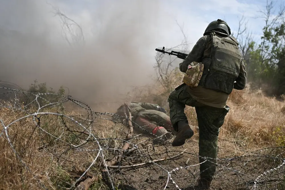 Російські військовослужбовці діють в окупованому Донецьку