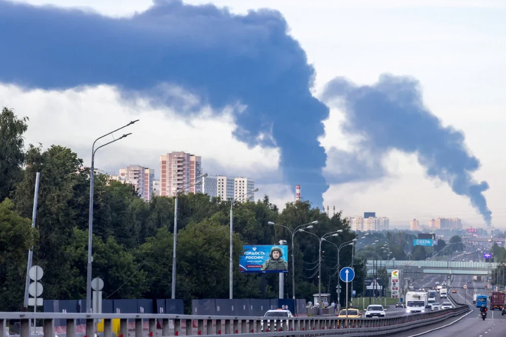 Над Подольськом у Московській області здіймаються стовпи диму після масштабного удару українських дронів