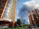 Дим, що піднімається від пожежі на логістичному комплексі «Wildberries» в Електросталі, поблизу Москви, 18 липня, після атаки українського безпілотника
