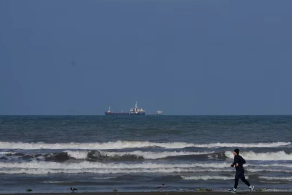 Узбережжя Каспійського моря в Бандар-Анзалі, Іран, наприкінці минулого року