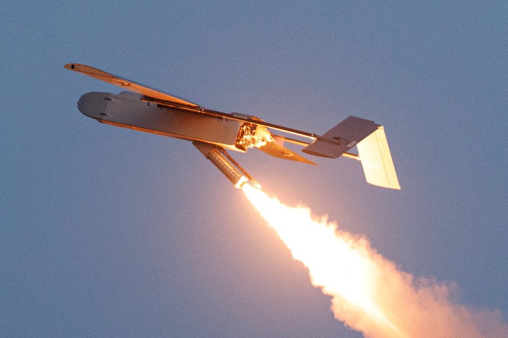 Дрон для нанесення ударів на великі відстані