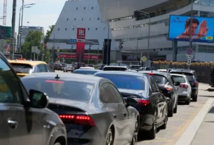Через дефіцит пального 30 червня 2026 року в Москві біля заправних станцій вишикувалися черги автомобілів