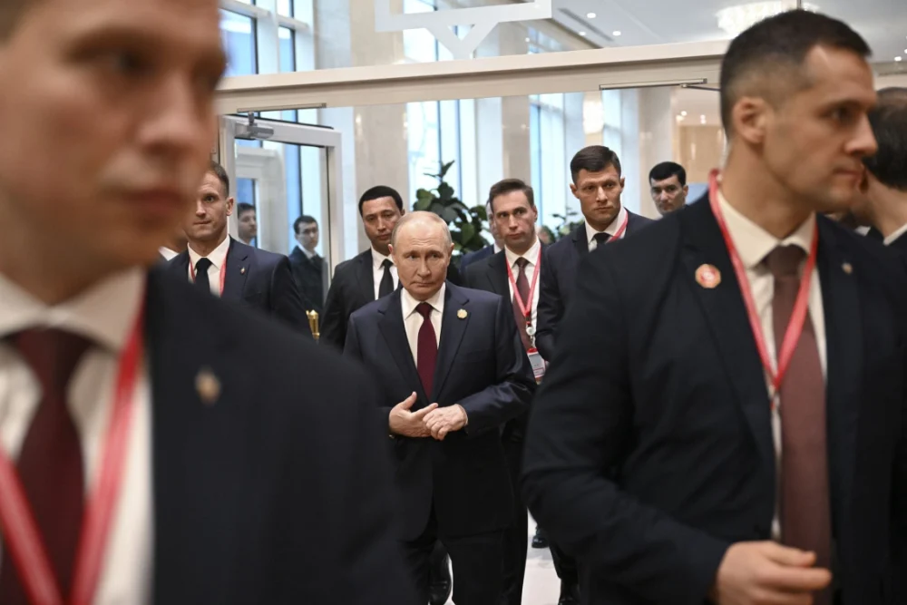 Володимир Путін в оточенні охоронців