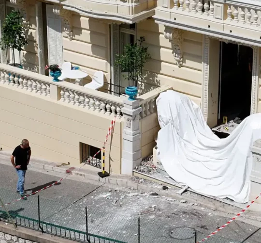 Вибух поштової бомби в житловому будинку сколихнув одну з найбезпечніших країн Європи