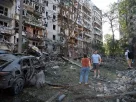 Зруйнований район у Києві після атаки Росії