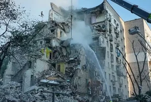 Зруйнований будинок де постраждало багато людей у Києві