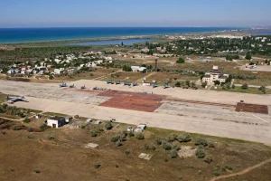 Винищувачі ВМФ Росії на аеродромі Саки у 2010 році