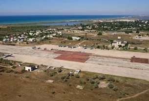 Винищувачі ВМФ Росії на аеродромі Саки у 2010 році