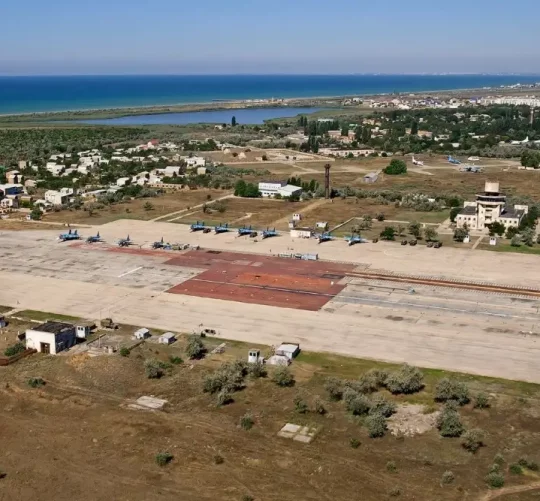 Винищувачі ВМФ Росії на аеродромі Саки у 2010 році