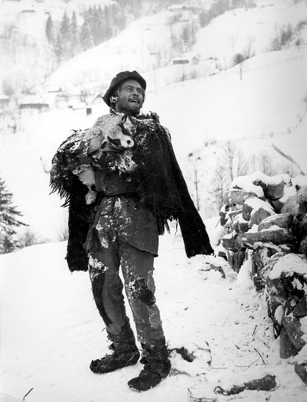 Іван Миколайчук під зйомок фільму Тіні забутих предків, 1964 рік