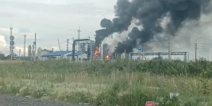 Українські дрони долетіли аж до Сибіру, щоб завдати удару по найбільшому нафтопереробному заводу Росії