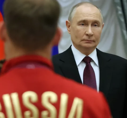 Володимир Путін спілкується з російськими спортсменами