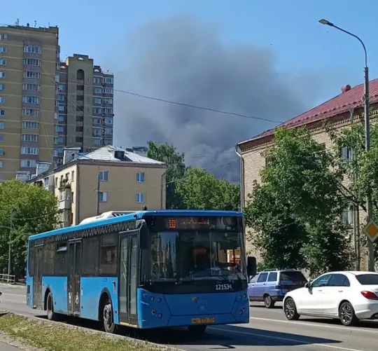 18 липня в місті Ногінськ, що поблизу Москви, після повідомлень про український напад з нафтопереробного заводу піднімається дим