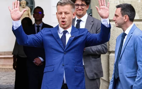 Прем'єр-міністр Угорщини Петер Мадяр на фото, зробленому в Будапешті на тижні після перемоги на виборах