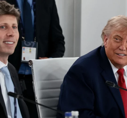 Генеральний директор OpenAI Сем Альтман разом із Дональдом Трампом на саміті G7 в Евіан-ле-Бен, Франція, 17 червня 2026 року