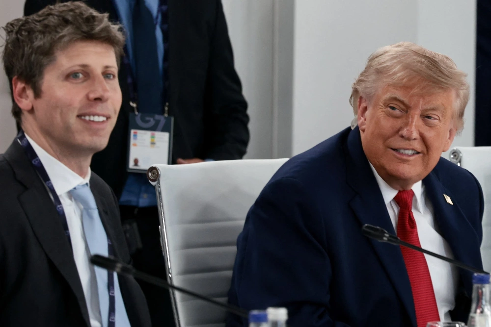 Генеральний директор OpenAI Сем Альтман разом із Дональдом Трампом на саміті G7 в Евіан-ле-Бен, Франція, 17 червня 2026 року