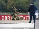 Криміналіст проводить огляд місця злочину в аеропорту Лейпциг/Галле