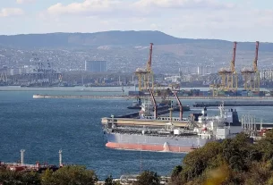Новоросійськ 11 жовтня 2022 року, на фото нафтовий танкер. Один із найбільших об’єктів з переробки нафти та нафтопродуктів на півдні Росії