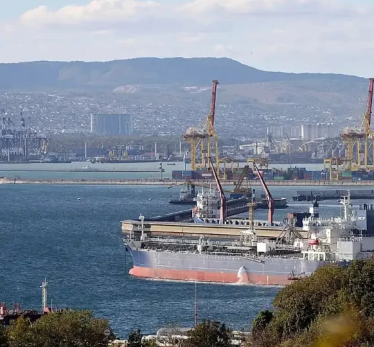 Новоросійськ 11 жовтня 2022 року, на фото нафтовий танкер. Один із найбільших об’єктів з переробки нафти та нафтопродуктів на півдні Росії