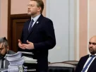 Лідер російської ліберальної партії «Яблоко» Микола Рибаков бере участь у засіданні Верховного суду Росії в Москві 17 серпня