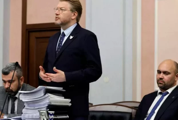Лідер російської ліберальної партії «Яблоко» Микола Рибаков бере участь у засіданні Верховного суду Росії в Москві 17 серпня