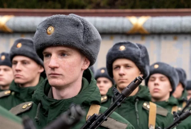 23 лютого 2023 року російські призовники беруть участь у параді в Сочі, Росія