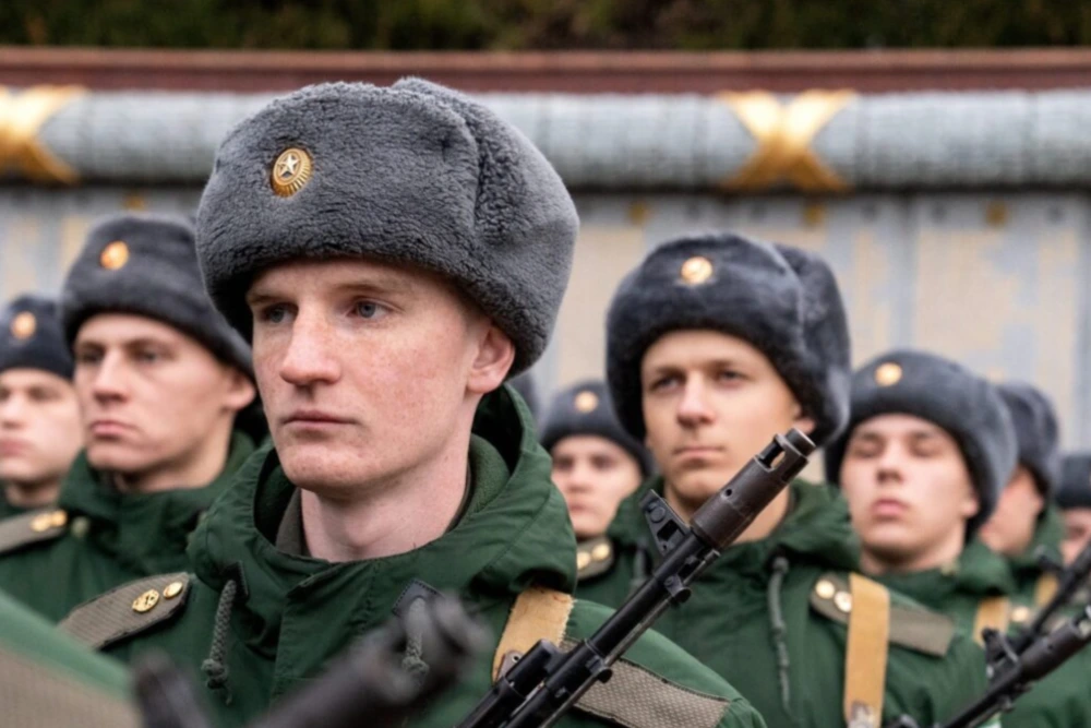 23 лютого 2023 року російські призовники беруть участь у параді в Сочі, Росія