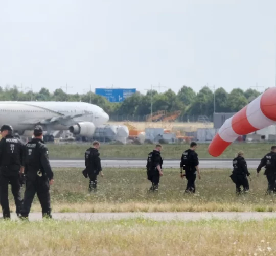 Поліцейські шукають дрон в аеропорту Лейпцига (Німеччина) після ймовірного нападу