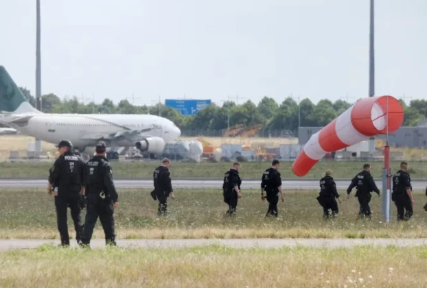 Поліцейські шукають дрон в аеропорту Лейпцига (Німеччина) після ймовірного нападу