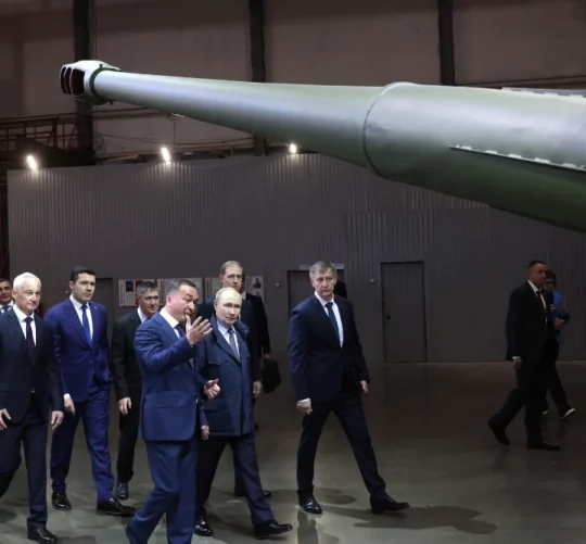 Путіну демонструють арсенал озброєнь на військовому заводі