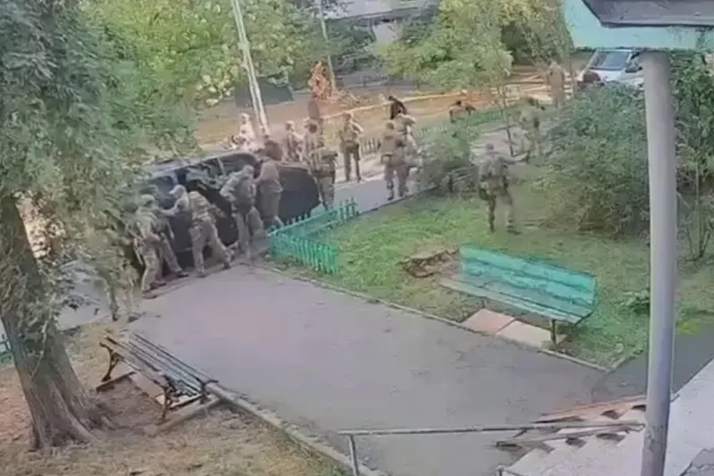 конфлікт між владними підрозділами сбу та гур