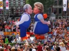 Схоже, що Дональд Трамп і Володимир Путін мають тісні стосунки, надувні Путін та Трамп