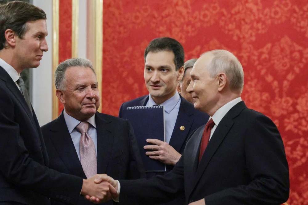 5 вересня Володимир Путін приймає у Кремлі Джареда Кушнера та Стіва Віткоффа