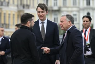 Зеленський та посли Трампа спілкуються разом