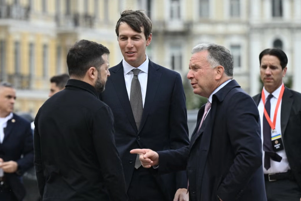 Зеленський та посли Трампа спілкуються разом