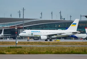 український літак президента України у аеропорту у Молдові