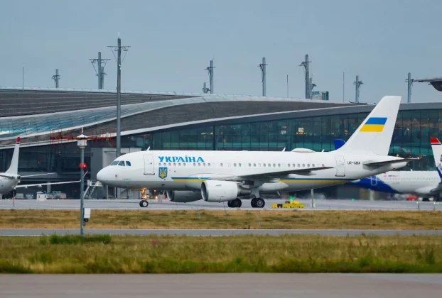 український літак президента України у аеропорту у Молдові