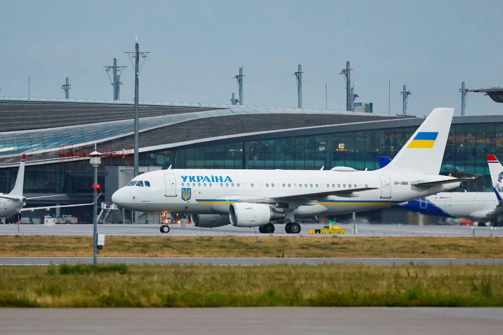 український літак президента України у аеропорту у Молдові