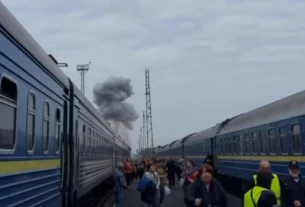 момент влучення дрона у голову поїзда Укрзалізниці