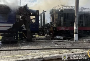 Зруйнований локомотив на станції в Ягодині поблизу польського кордону