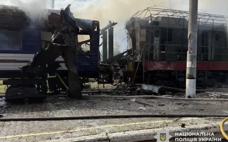 Зруйнований локомотив на станції в Ягодині поблизу польського кордону